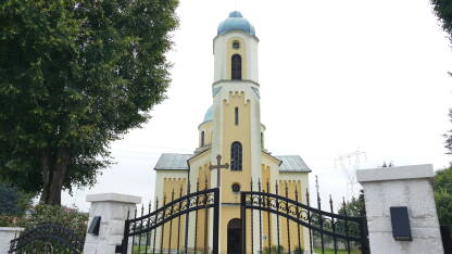 Crkva Sv. Save, Ilidža Crkva Sv. Save na Vrelu Bosne izgrađena je 1897. godine, a kroz decenije postojanja sebi je privlačila značajne istorijske ličnosti. Crkva je zajedno sa grobljem proglašena za nacionalni spomenik BiH.