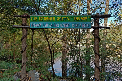 Klub ekstremnih sportova 4seasons u Jablanici. Reklama za splavove na Jablanici.
